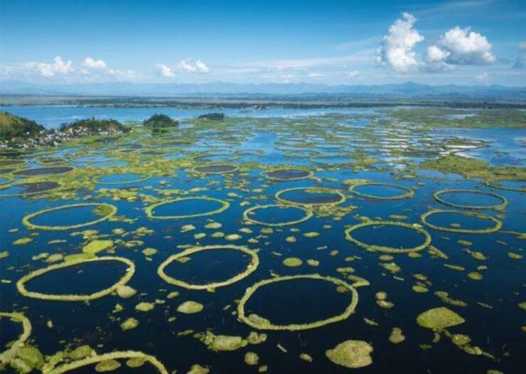 罕见湖泊 4000人住在浮岛 每到旱季就沉到湖底